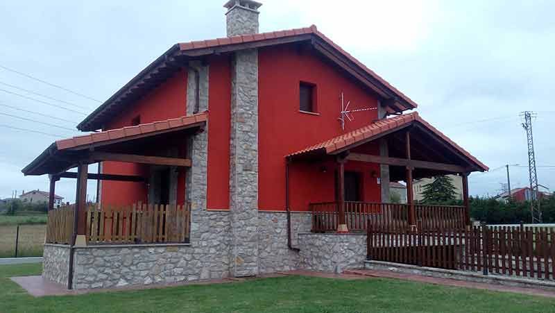 Chalet con porches de madera